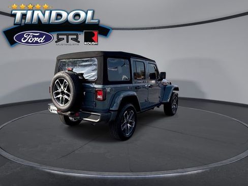 Used 2024 Jeep Wrangler Unlimited image 7
