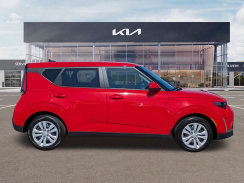 Certified 2023 Kia Soul LX FWD image 3
