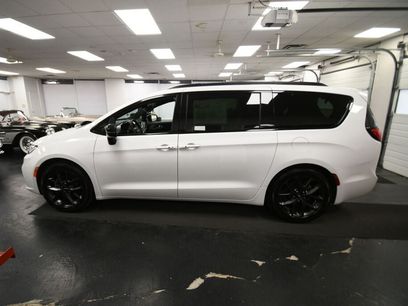 Used 2025 Chrysler Pacifica Limited