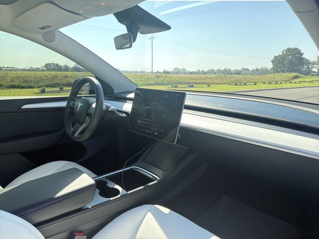 Used 2023 Tesla Model Y Long Range AWD/4WD image 16