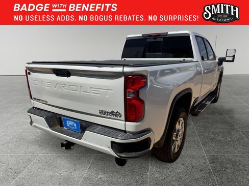 Used 2024 Chevrolet Silverado 2500 High Country w/ Technology Package AWD/4WD image 4