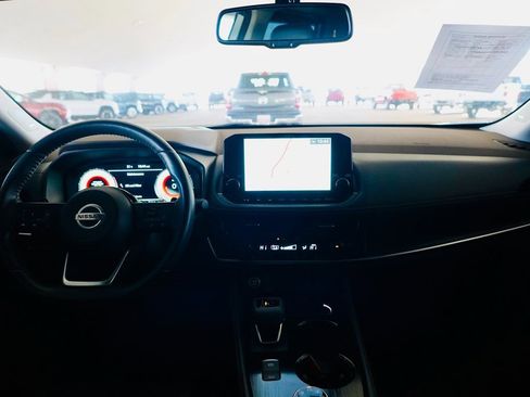 Used 2021 Nissan Rogue Platinum image 7