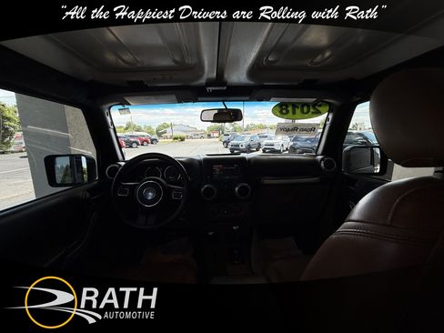 Used 2018 Jeep Wrangler Unlimited Rubicon w/ Connectivity Group AWD/4WD image 19