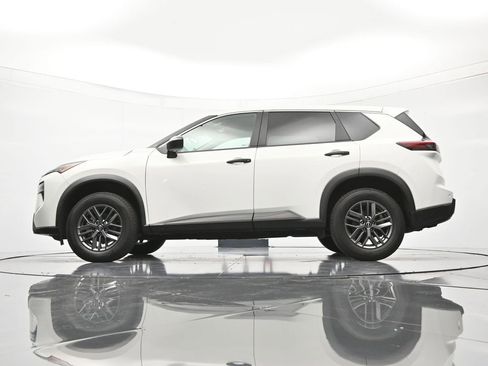 Used 2024 Nissan Rogue S FWD image 43