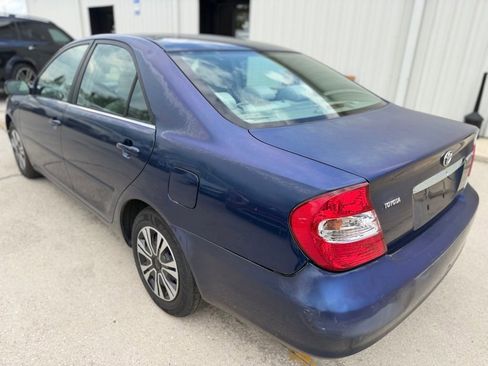 Used 2005 Toyota Camry LE FWD image 3