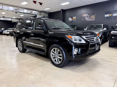 Used 2015 Lexus LX 570 4WD w/ Luxury Package image 12