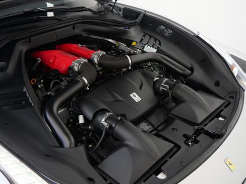 Used 2017 Ferrari California T RWD image 49