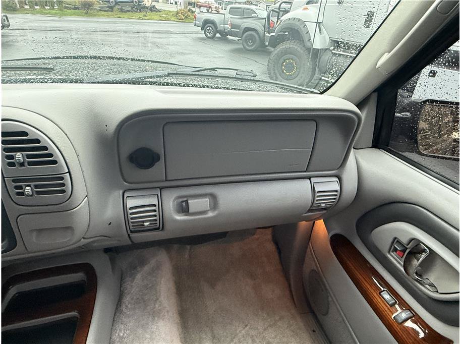 Used 1999 GMC Yukon Denali AWD/4WD image 29