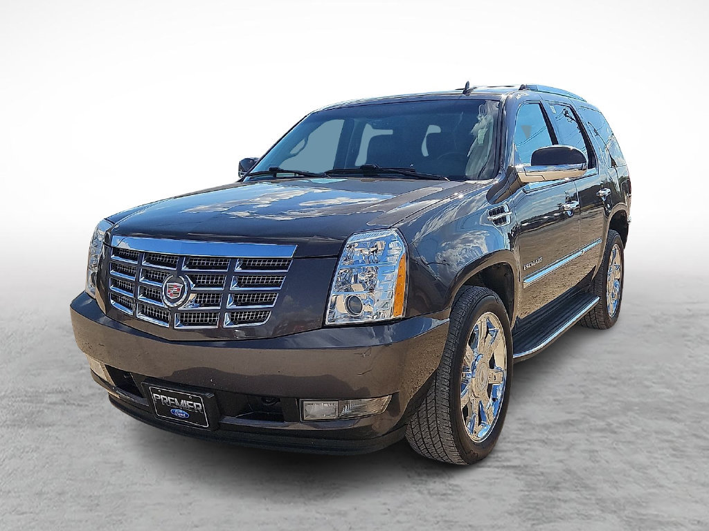 Used 2011 Cadillac Escalade Luxury RWD image 4