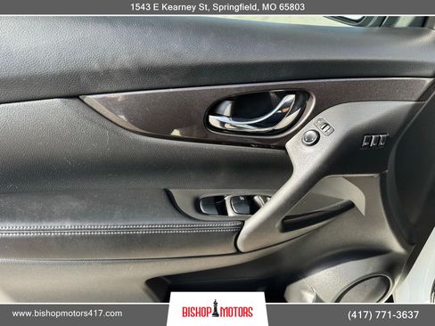 Used 2018 Nissan Rogue SV w/ Premium Package FWD image 15