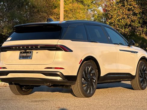New 2026 Lincoln Nautilus Reserve w/ Jet Appearance Package AWD/4WD image 4