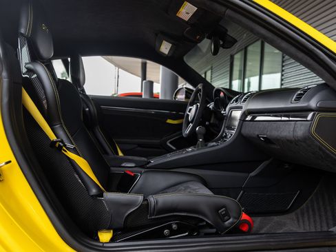 Certified 2016 Porsche Cayman GT4 RWD image 45
