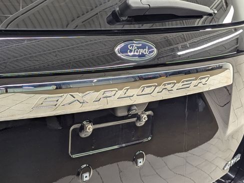 Certified 2022 Ford Explorer XLT w/ Equipment Group 202A image 34