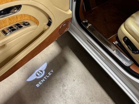 Used 2012 Bentley Mulsanne image 16