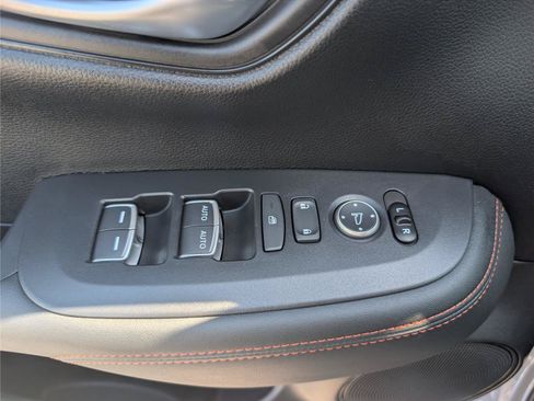 Used 2025 Honda HR-V Sport image 19