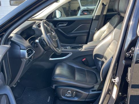 Used 2019 Jaguar F-PACE Prestige image 7