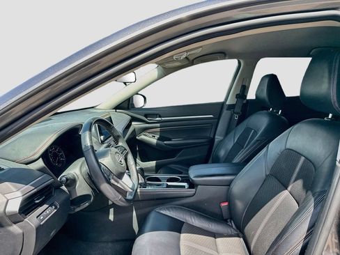Used 2023 Nissan Altima 2.5 SR FWD image 10