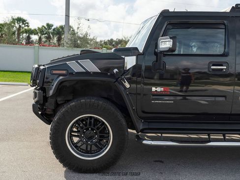 Used 2004 HUMMER H2 w/ Preferred Equipment Group image 4
