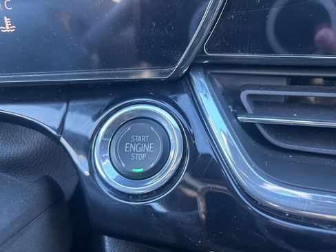 Used 2025 Chevrolet Trax RS w/ Sunroof Package image 24