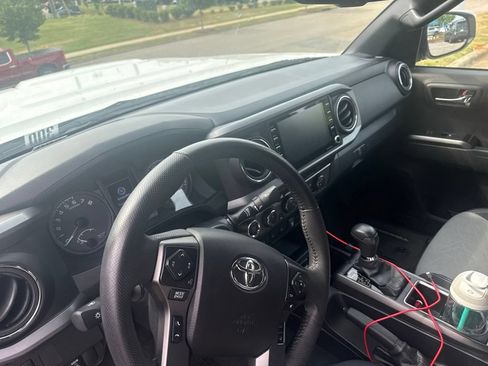 Used 2021 Toyota Tacoma TRD Sport w/ Technology Package AWD/4WD image 16