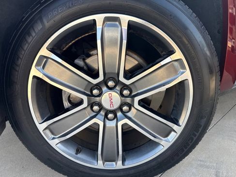 Used 2017 GMC Acadia Denali w/ Technology Package FWD image 19