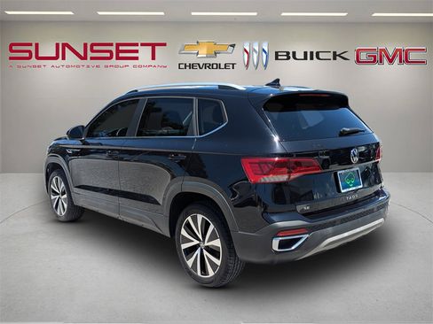 Used 2022 Volkswagen Taos SE FWD image 6
