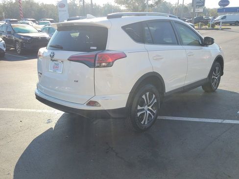 Used 2018 Toyota RAV4 LE image 3