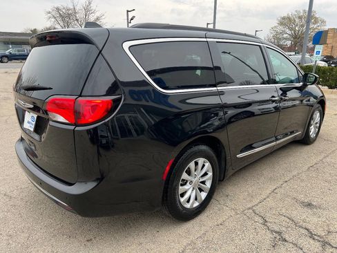 Used 2017 Chrysler Pacifica Touring-L image 13