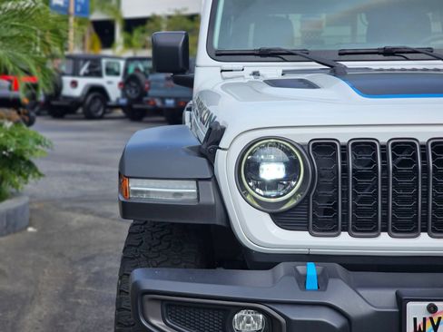 Used 2024 Jeep Wrangler Unlimited Rubicon 4xe AWD/4WD image 2