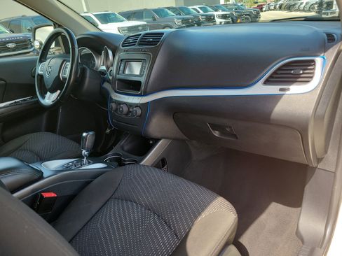 Used 2020 Dodge Journey SE w/ SE Popular Equipment Group FWD image 17