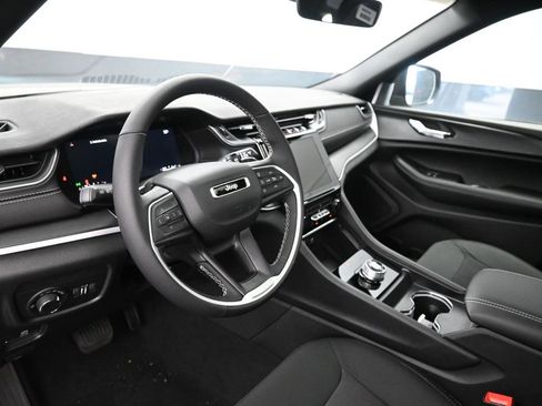 New 2025 Jeep Grand Cherokee Laredo X w/ Luxury Tech Group I image 23