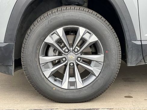 Used 2025 Chevrolet Equinox LT w/ Convenience Package II FWD image 37