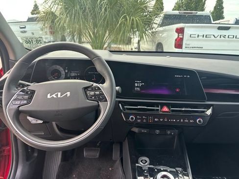Used 2025 Kia Niro Wind w/ Wind Preserve Package FWD image 11