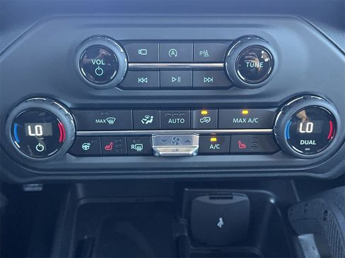 New 2025 Ford Bronco Badlands image 6