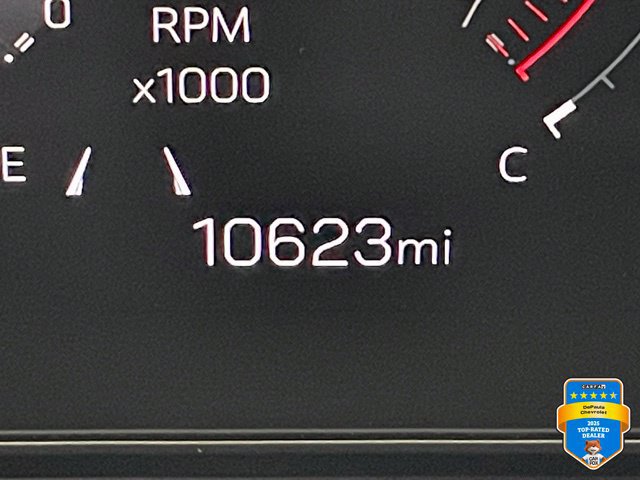 Used 2025 GMC Terrain Elevation w/ Elevation Premium Package FWD image 2