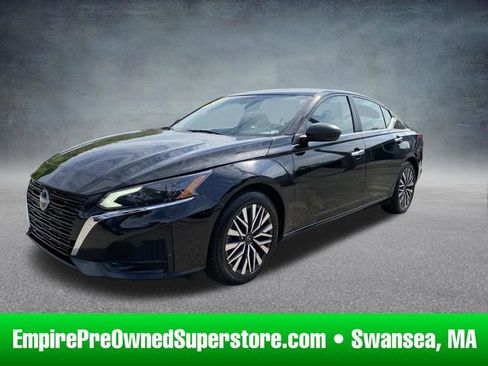 Used 2024 Nissan Altima 2.5 SV FWD image 1