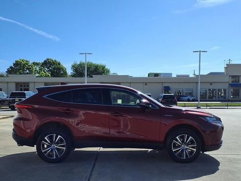Used 2021 Toyota Venza LE w/ Carpet Mat Package (TMS) AWD/4WD image 21