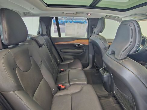 Certified 2022 Volvo XC90 T6 Momentum w/ Climate Package image 14