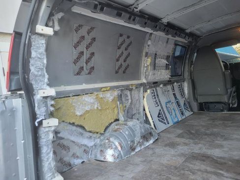 Used 2011 Chevrolet Express 1500 AWD image 40