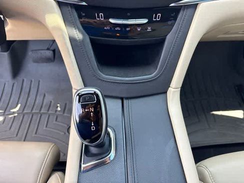 Used 2017 Cadillac XT5 Premium Luxury FWD image 19