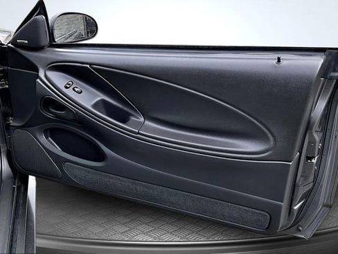 Used 2004 Ford Mustang GT image 25