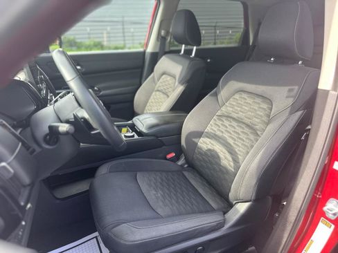 Used 2022 Nissan Pathfinder SV AWD/4WD image 12