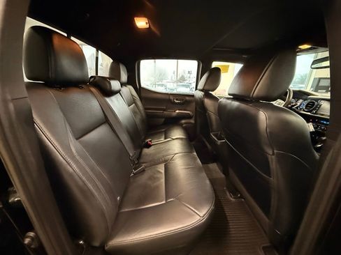 Used 2021 Toyota Tacoma Limited image 20