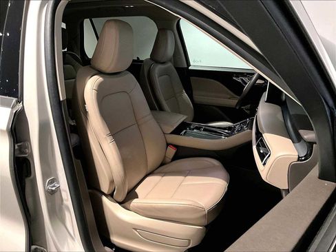 Used 2023 Lincoln Aviator AWD w/ Premium Package image 22