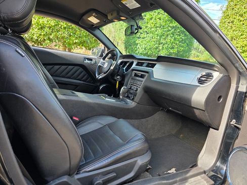 Used 2013 Ford Mustang Premium image 27