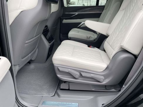 New 2025 Cadillac Escalade IQ Luxury 1 w/ Smart Trailering package image 14