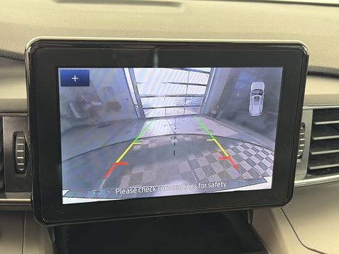 Used 2023 Ford Explorer XLT w/ Equipment Group 202A image 22