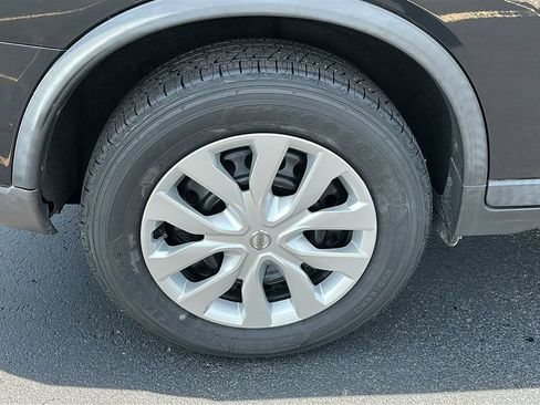 Used 2018 Nissan Rogue S AWD/4WD image 9