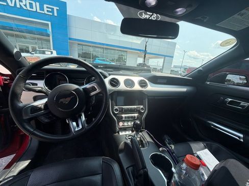 Used 2016 Ford Mustang GT Premium w/ Black Accent Package RWD image 9