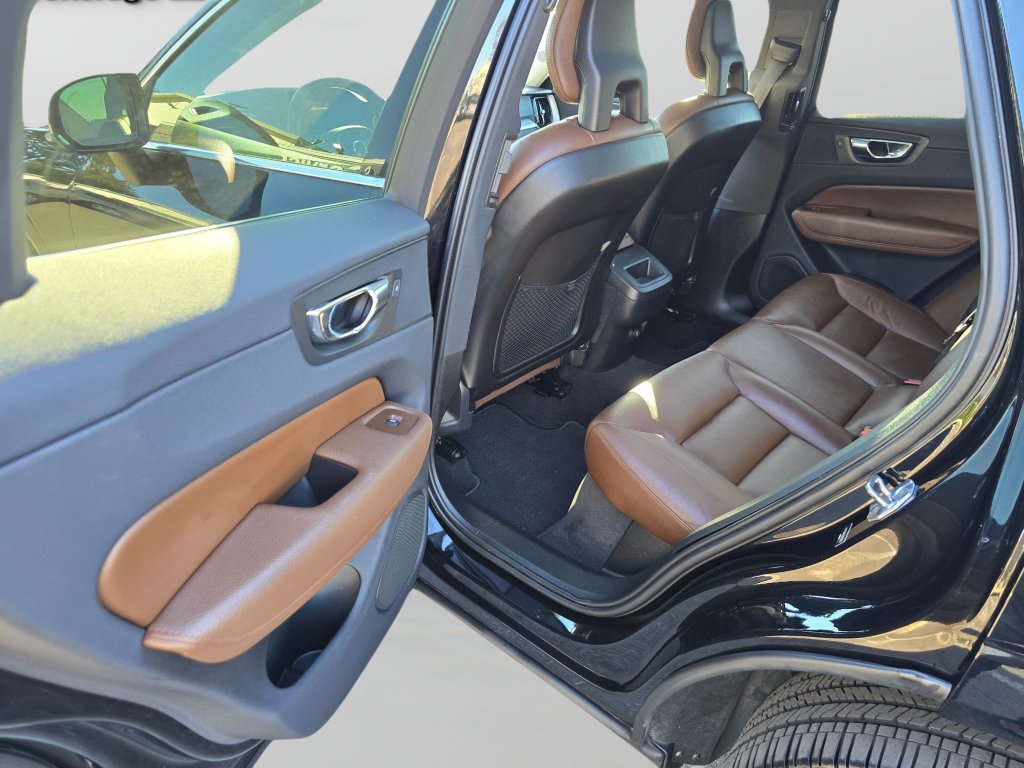 Used 2018 Volvo XC60 T5 Momentum w/ Convenience Package AWD/4WD image 22